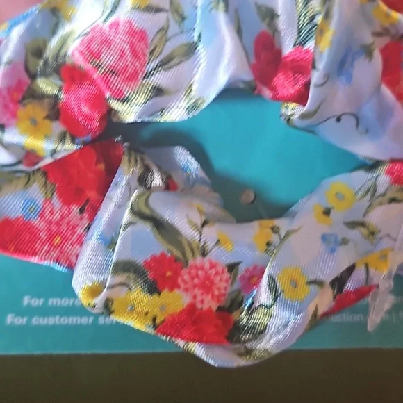 Pioneer Woman Floral Scrunchies Set - Picture 4 of 7